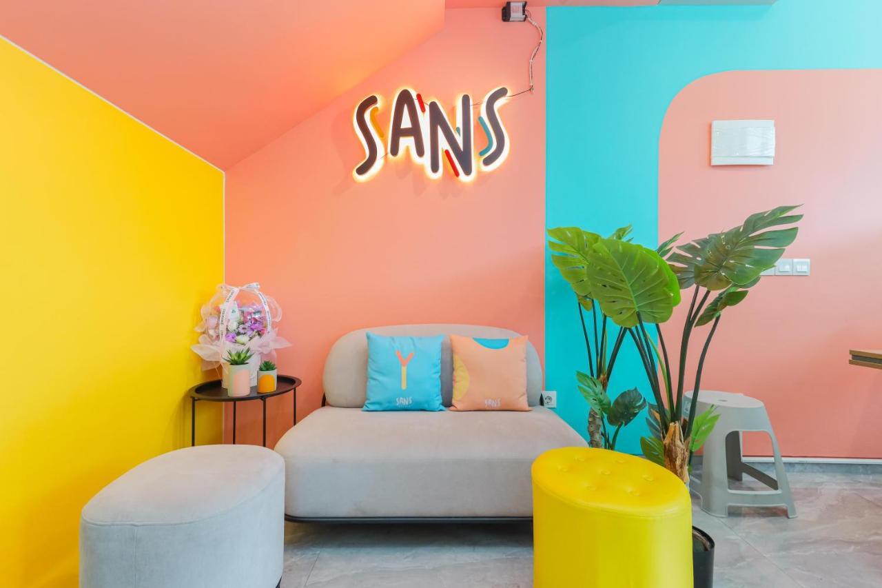 Sans Hotel Clover Ace Surabaya By Reddoorz Kültér fotó