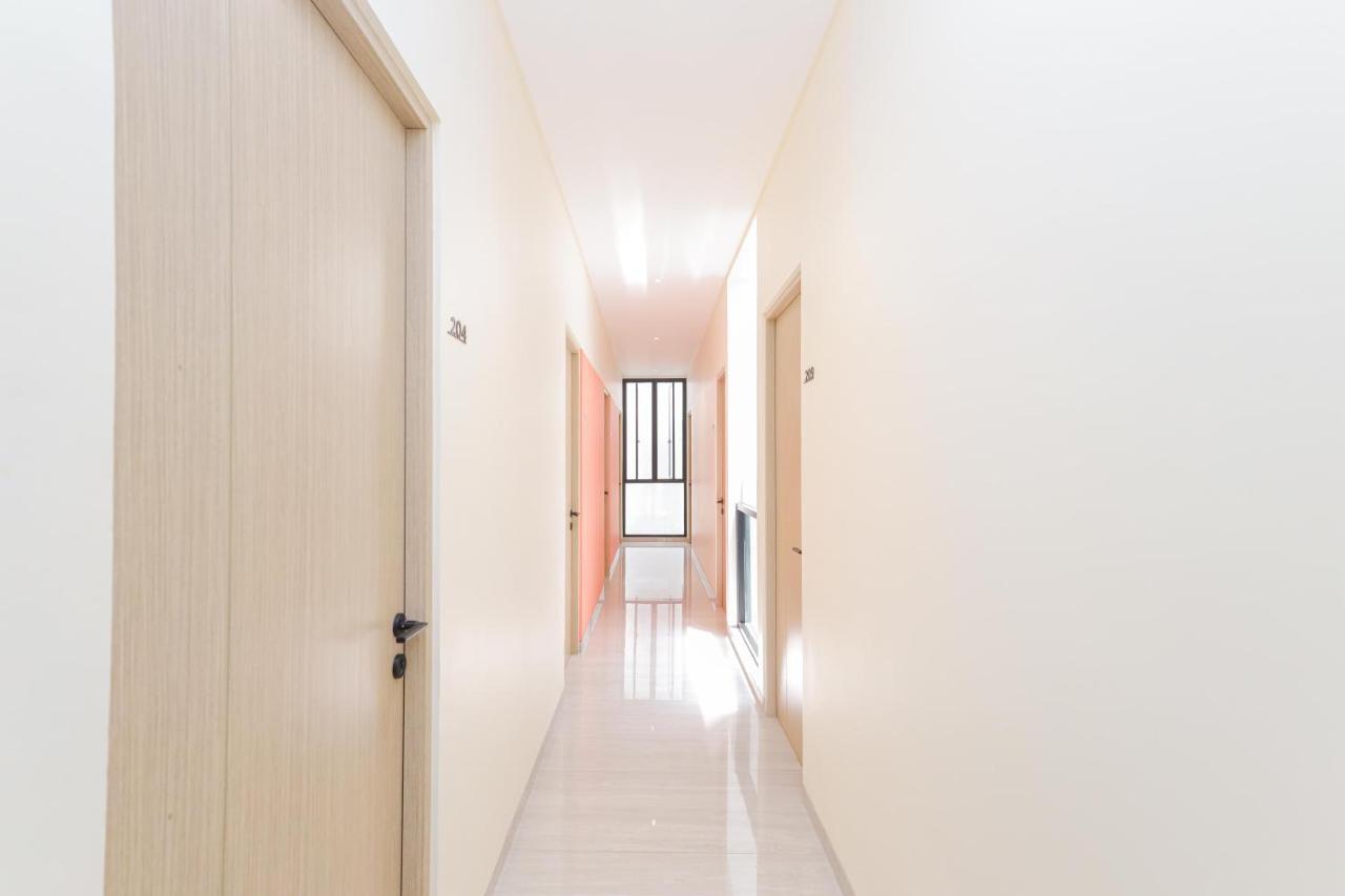 Sans Hotel Clover Ace Surabaya By Reddoorz Kültér fotó