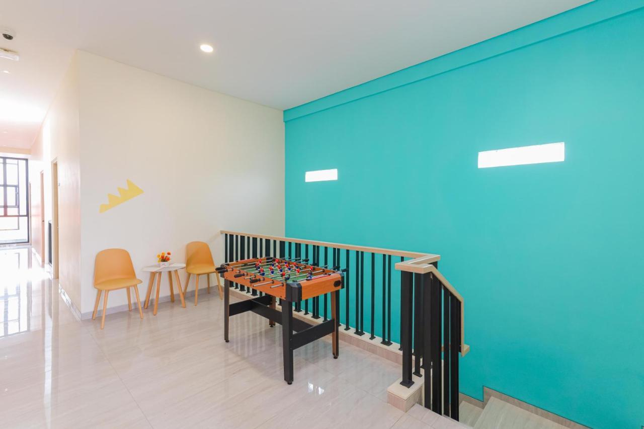Sans Hotel Clover Ace Surabaya By Reddoorz Kültér fotó