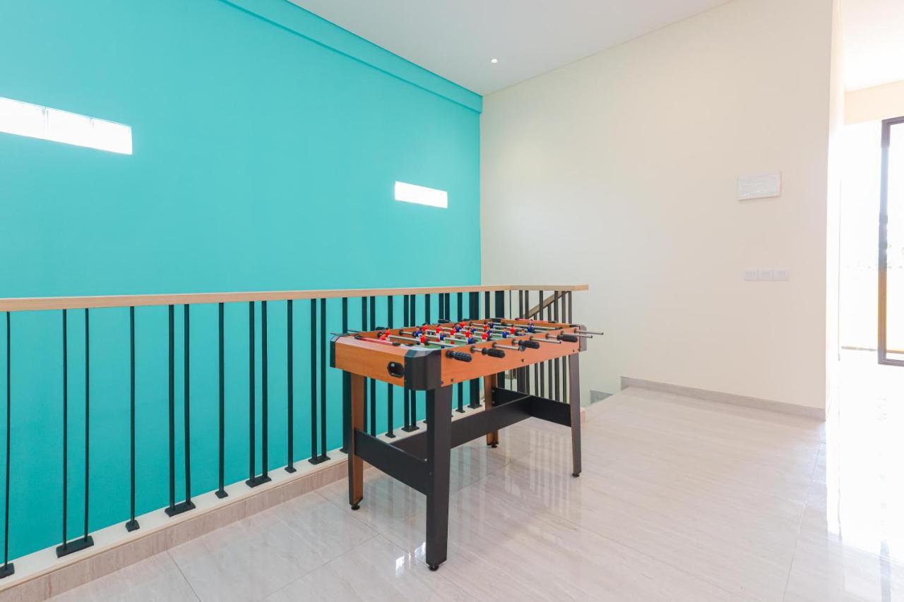 Sans Hotel Clover Ace Surabaya By Reddoorz Kültér fotó