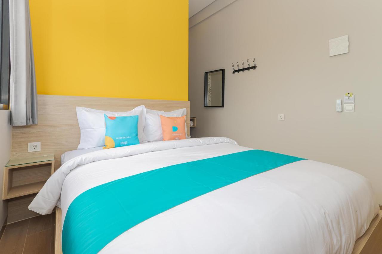 Sans Hotel Clover Ace Surabaya By Reddoorz Kültér fotó